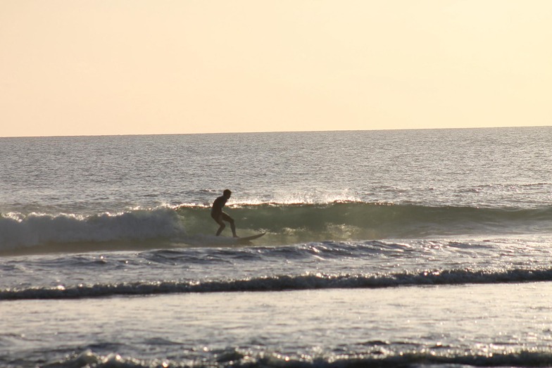 Lefty on a Sunday Arvo surf, Secret Harbour