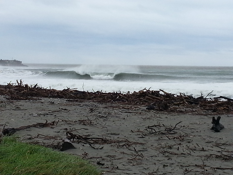 Open left and tight right, Cobden Beach
