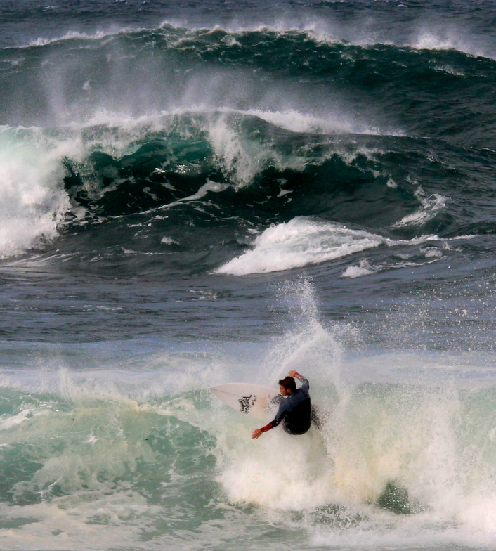 Ripping Coogee as a Set rolls in
