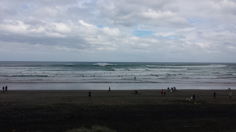 Muriwai Beach surf break