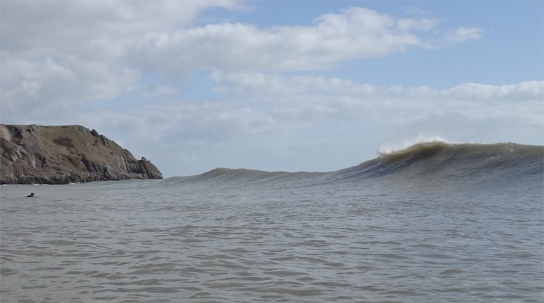 Three Cliffs Bay surf break