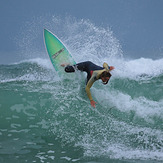 Women 'n wetsuits, North Moana Beach