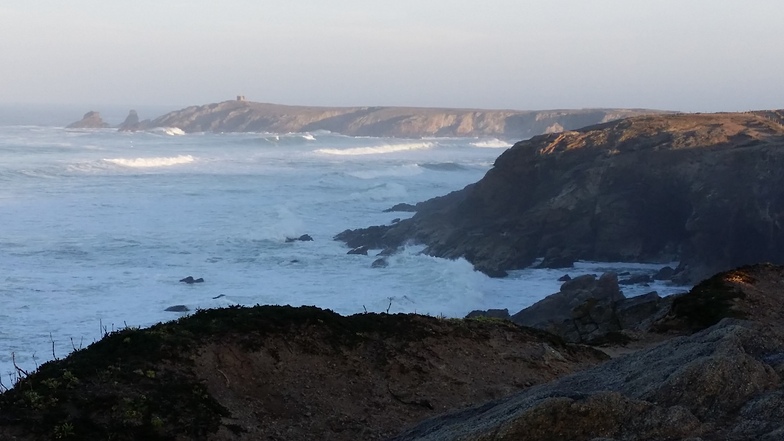 Early morning waves, Port Blanc