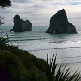 Wharariki Archway Islands, Wharariki Beach