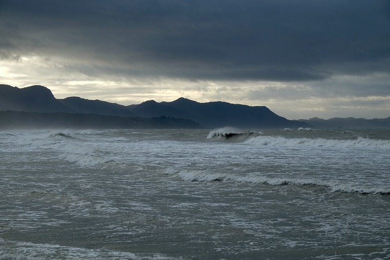 Wave North of Onekaka Wharf