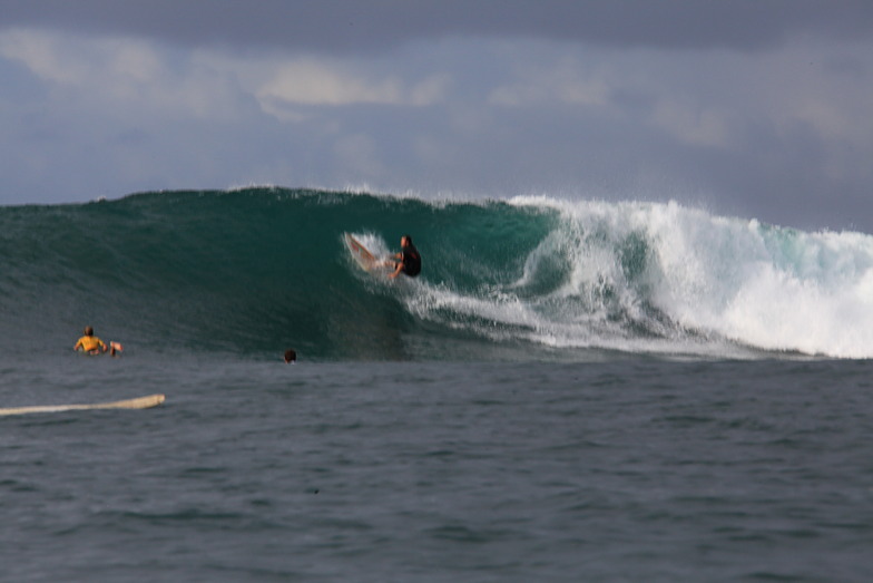 Gouaro surf break