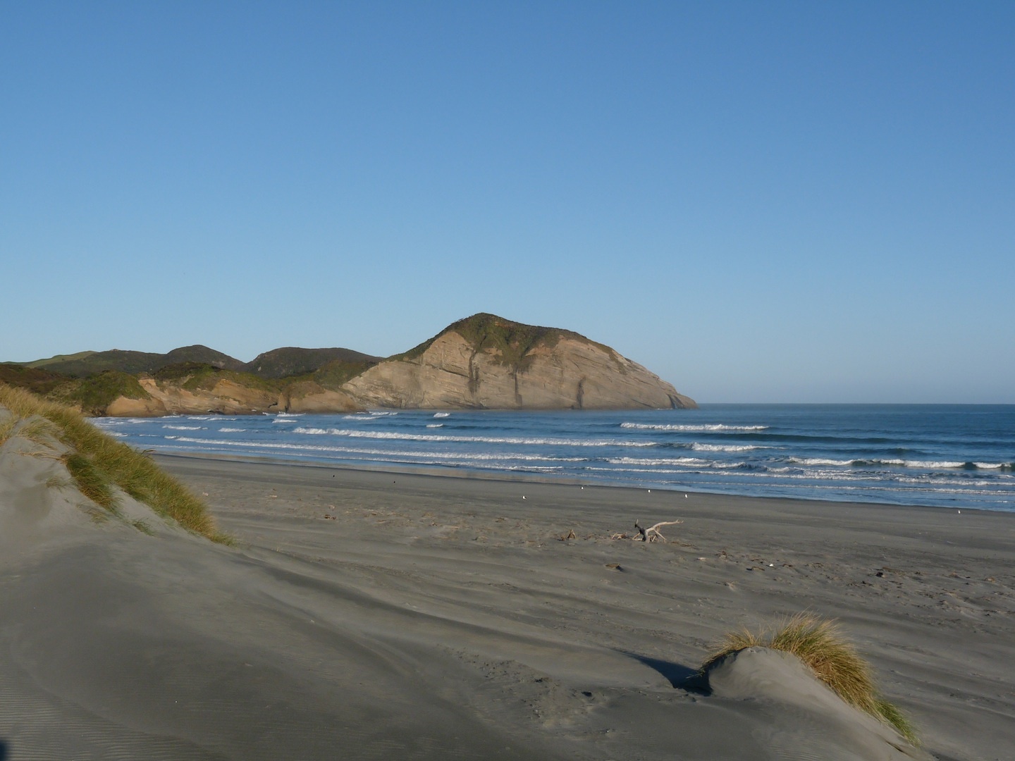 Morning surf at Wharariki, Wharariki Beach