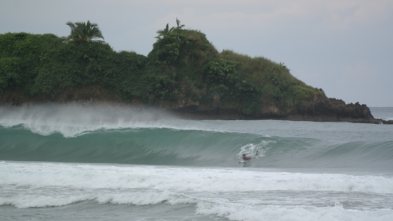 Cocles surf break