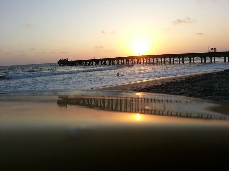 Muelle, sol, pequeñas olas, Elle Muelle de Ecuasal