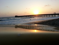 Muelle, sol, pequeñas olas, Elle Muelle de Ecuasal photo