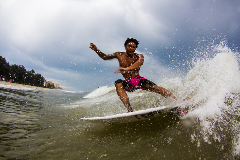 Batu Buruk surf break