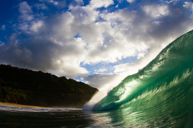 Waimea Bay/Pinballs surf break