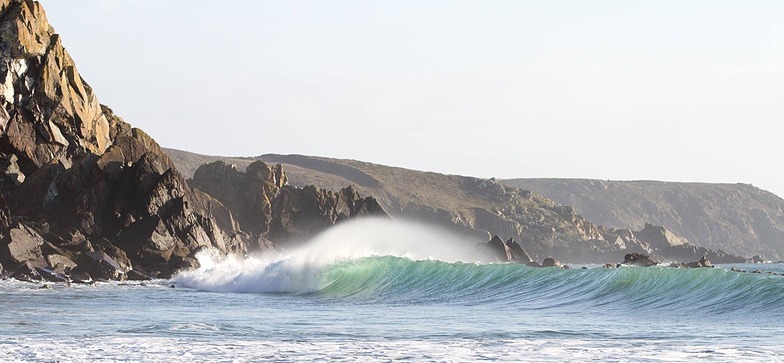 Kennack Sands surf break