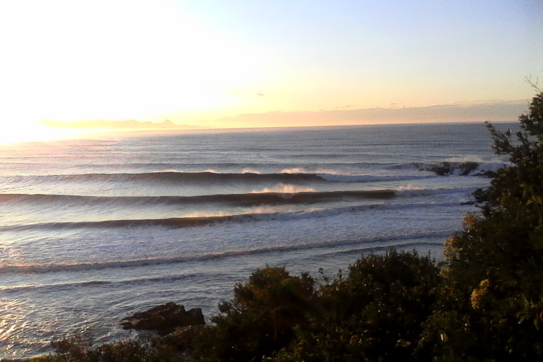 Lookout Beach surf break