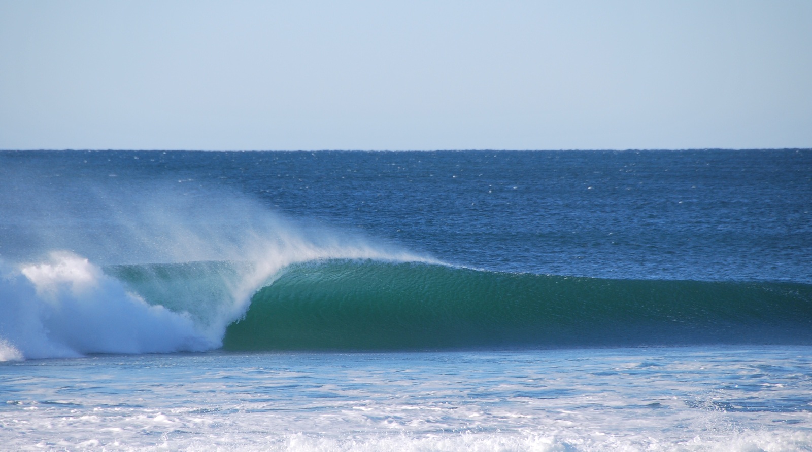 Clean left, Werri Beach