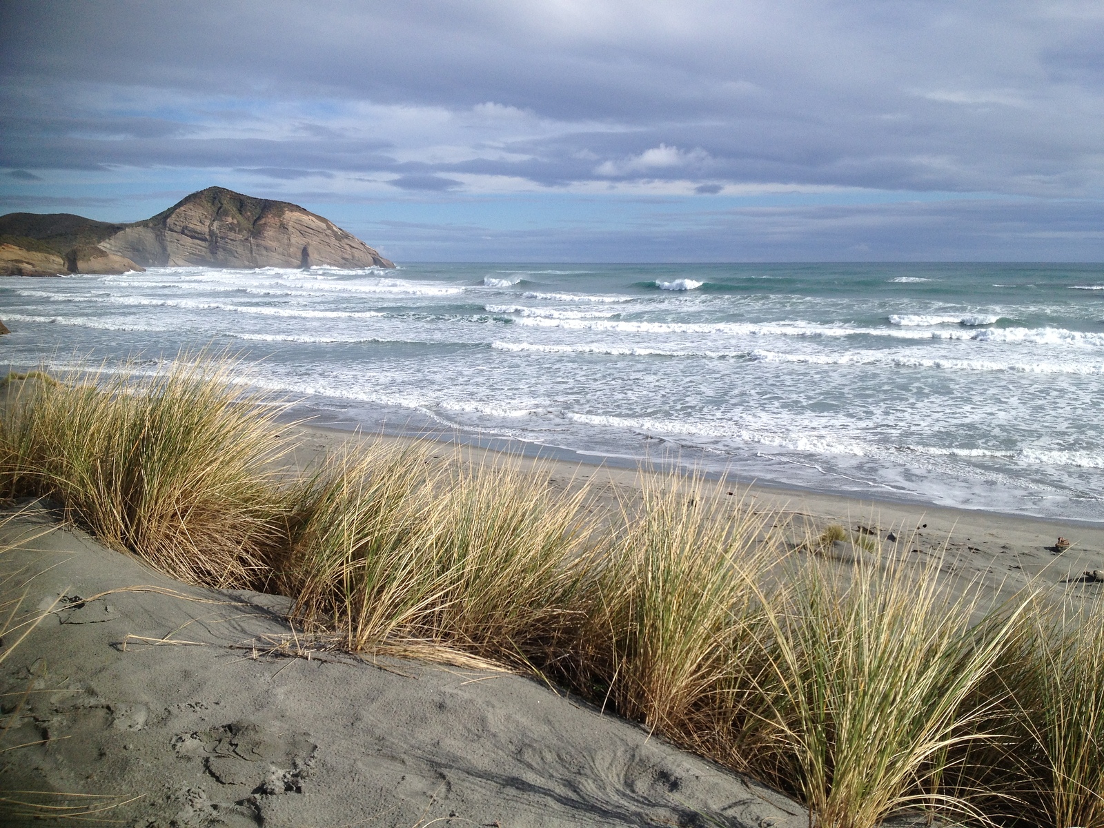 Wharariki north swell, Wharariki Beach