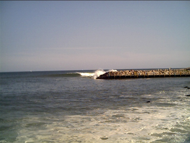 Monahans Dock surf break