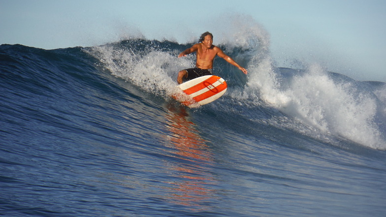 South shore swell, Ala Moana Courts