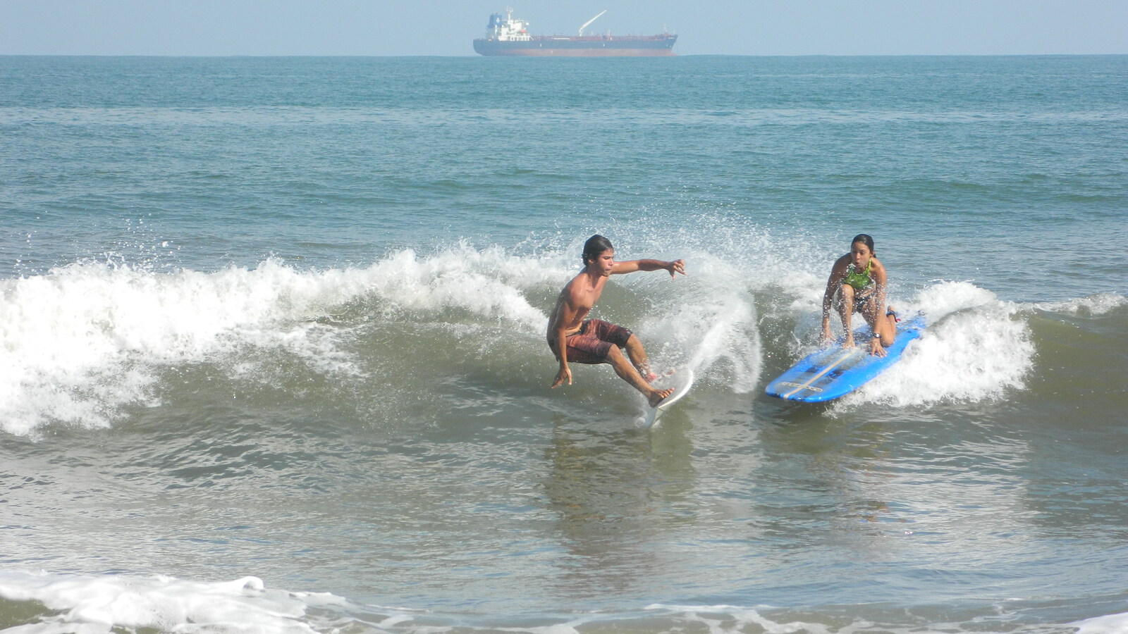 Ola para dos, Punta Roca