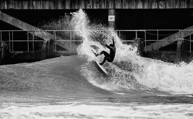 Pier Surfing, Bournemouth Pier