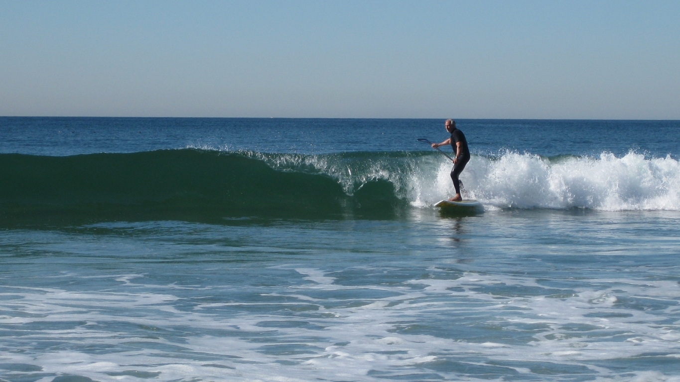 Standing surfer with oar (1/3), Gillis