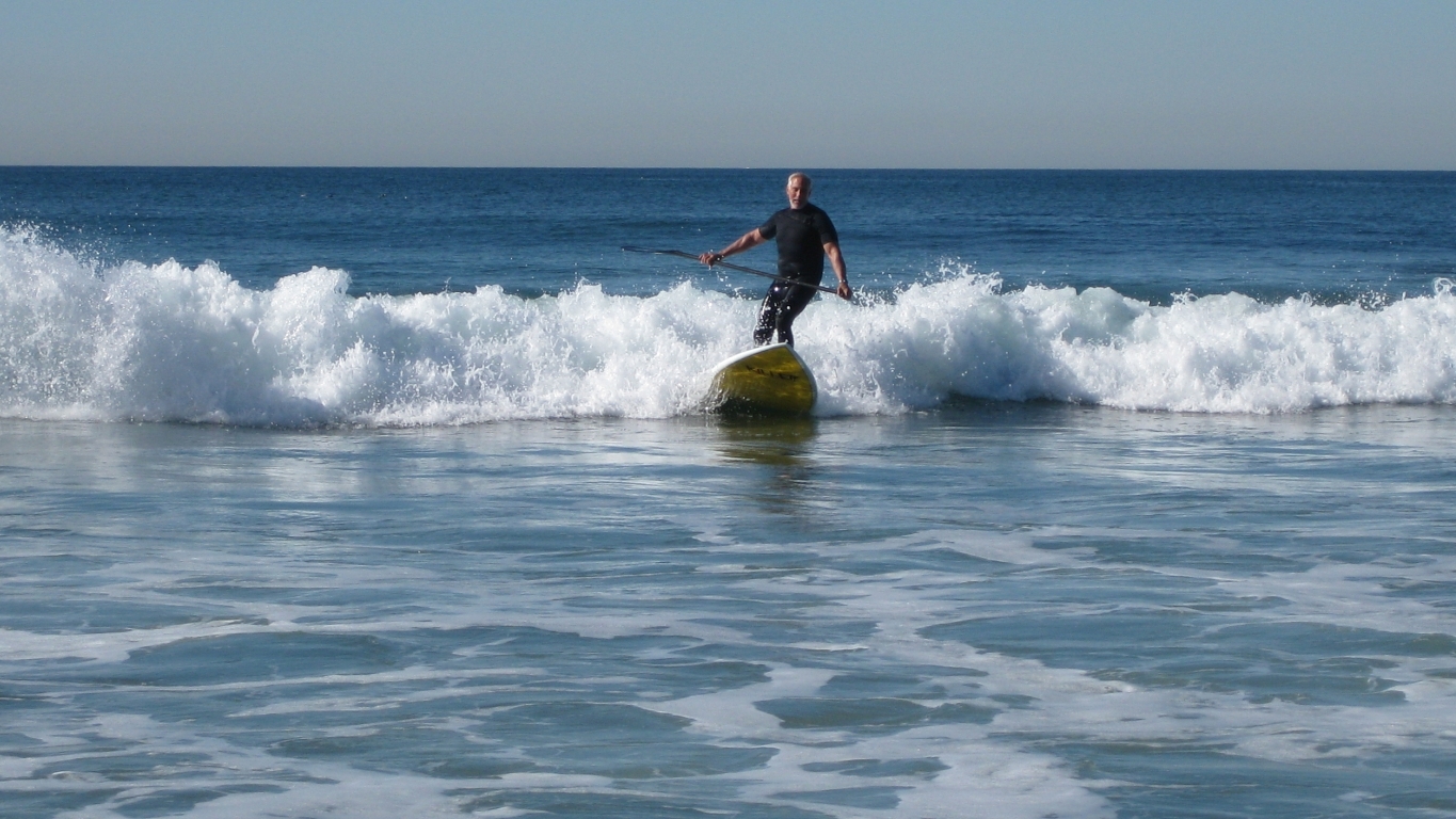 Standing surfer with oar (2/3), Gillis