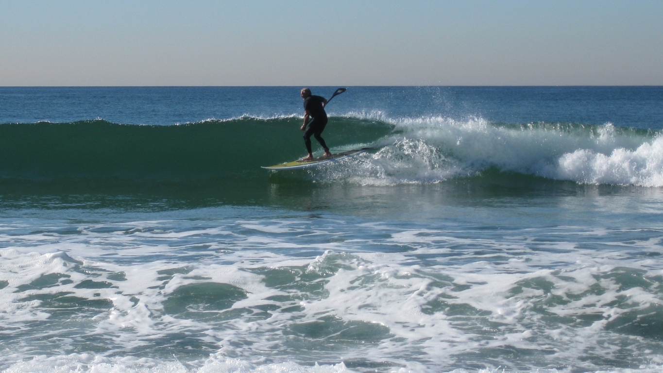 Standing surfer with oar (3/3), Gillis