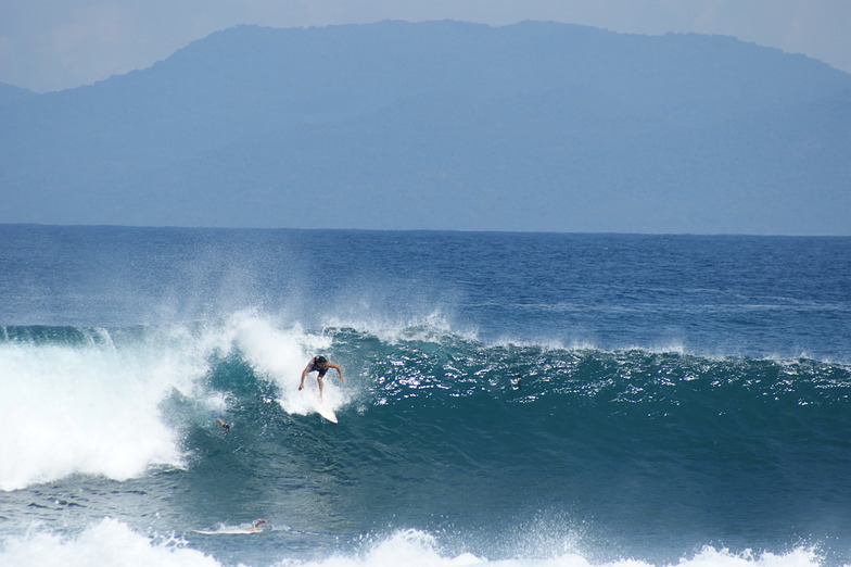 Lakai Peak surf break