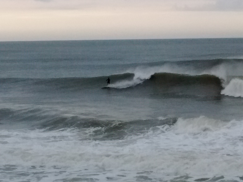 El Muelle surf break