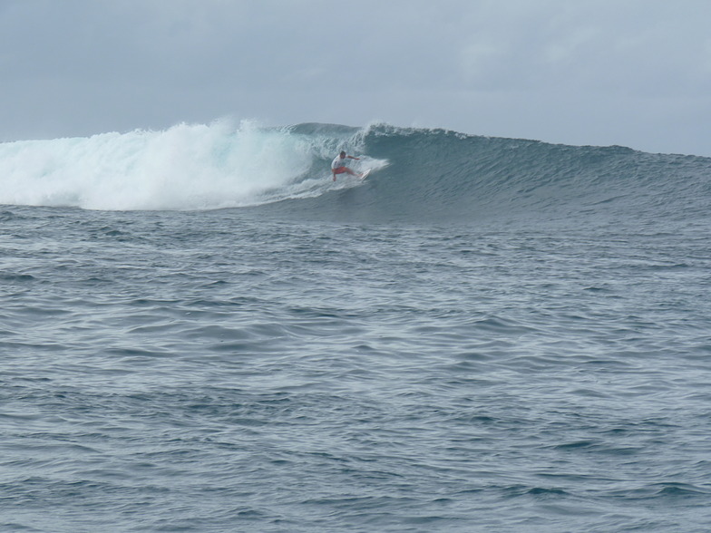 Nusa surf break