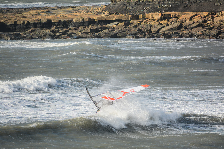 Wave hopping., Kimmeridge Bay