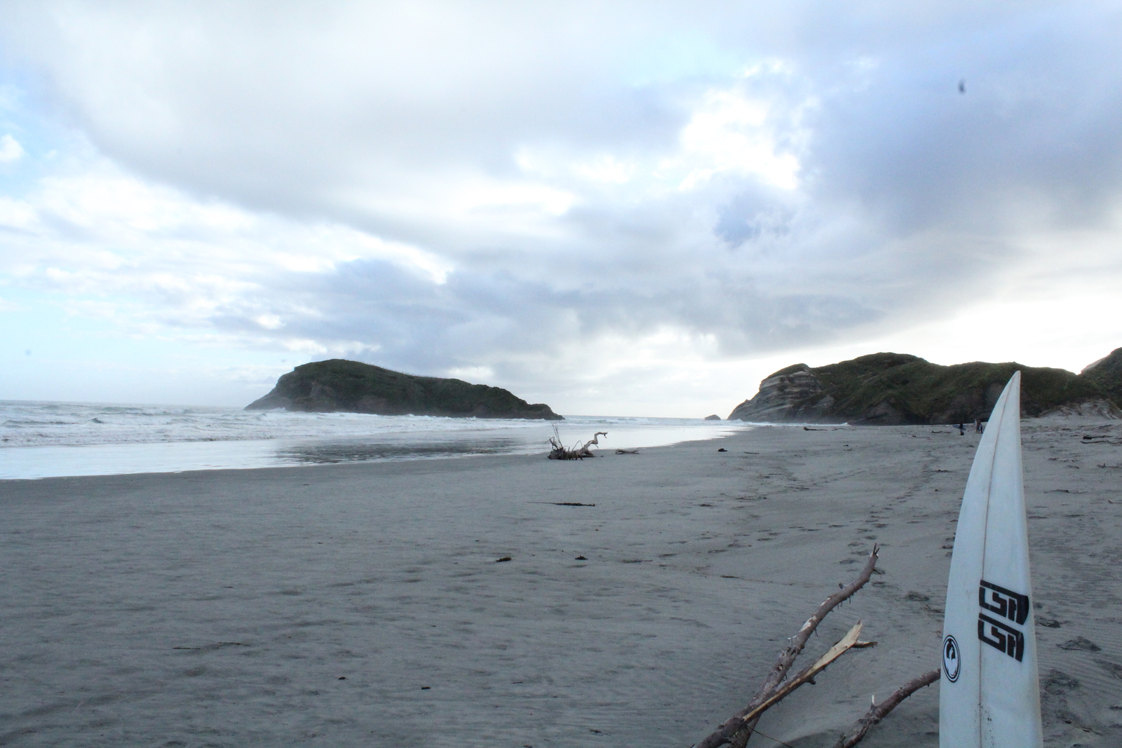 Cloudy morning, Wharariki Beach
