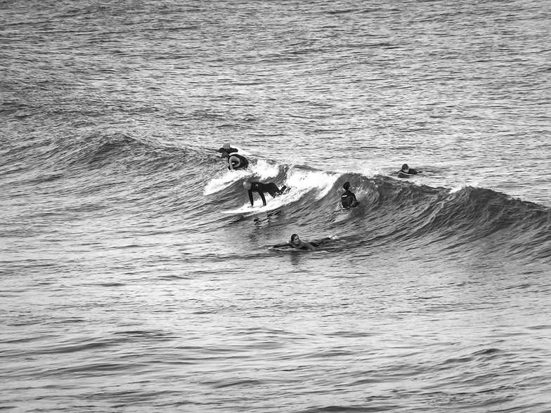 Surf's up, Tynemouth Longsands