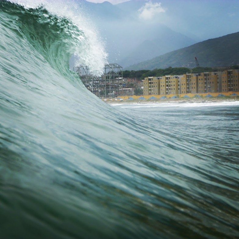 Big wave Mare Abajo Vargas Venezuela, Los Pocitos