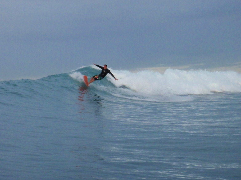 Tennis Courts surf break