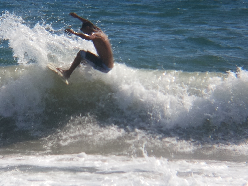 MARE ABAJO LOS POCITOS. SURFER APO