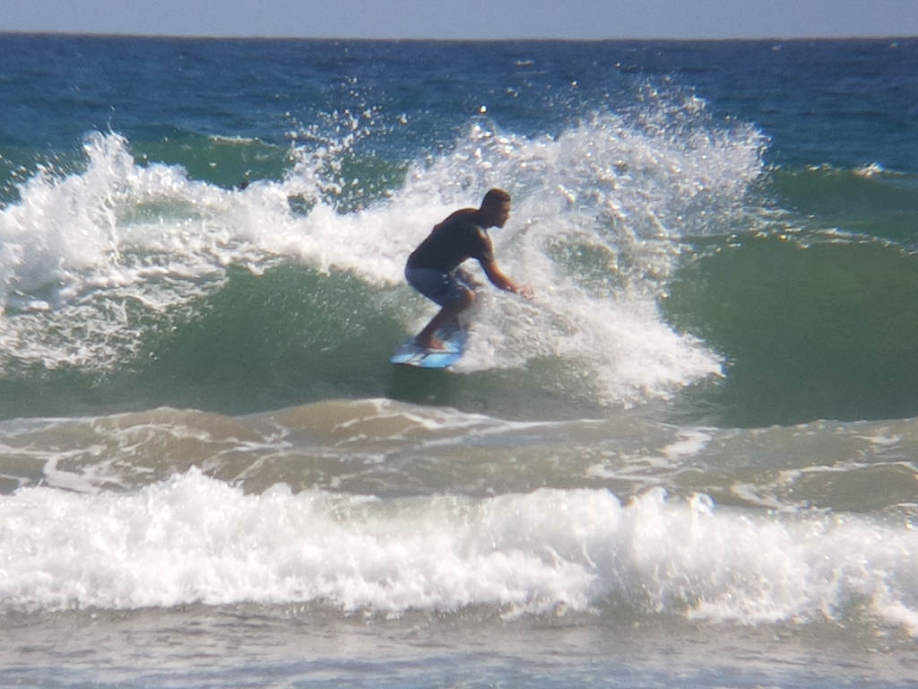 MARE ABAJO LOS POCITOS. SURFER JEAN CARLOS FLORES (BOMBERITO)