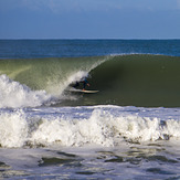 Carlos Villodres tubeando en Roche, Cabo Roche