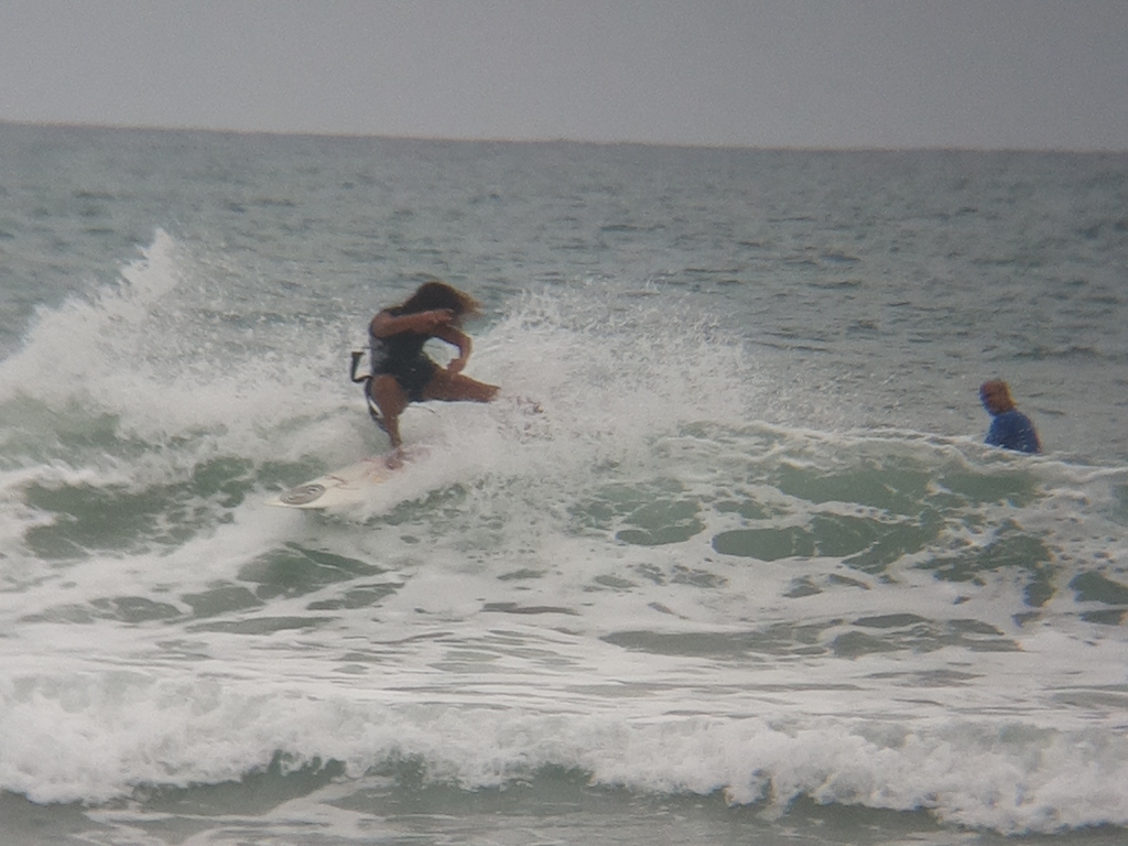 MARE ABAJO LOS POCITOS. SURFER: BARBARA HERNANDEZ.  FOTO: @dajegadi