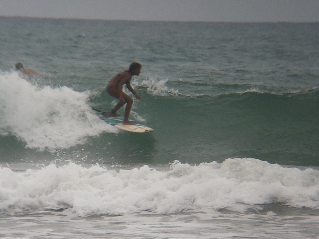 MARE ABAJO LOS POCITOS. SURFER: OSCLARI MORENO.  FOTO: @dajegadi
