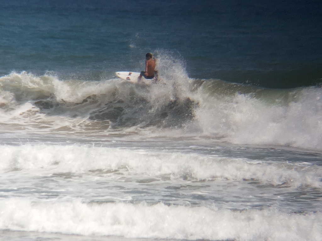 MARE ABAJO LOS POCITOS. SURFER: OSWALD MORENO .  FOTO: @dajegadi