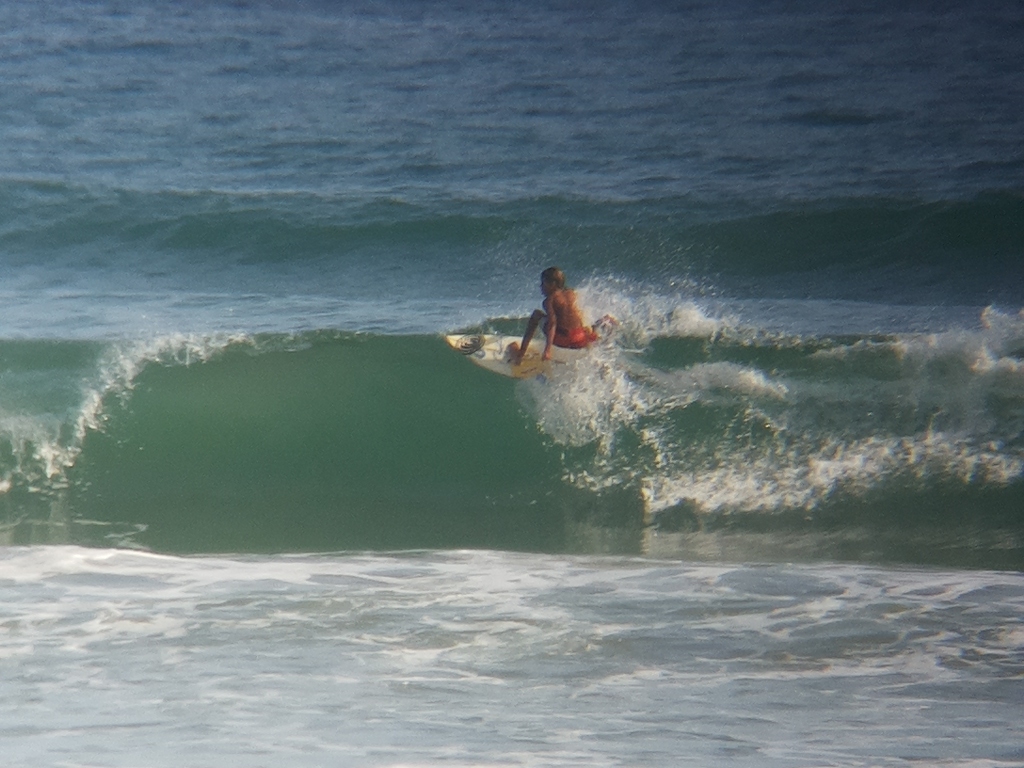 MARE ABAJO LOS POCITOS SURFER: GABRIEL PADRON