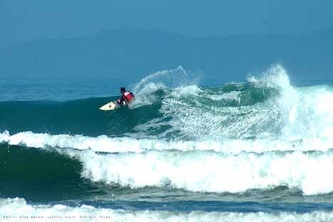 Lanuza Rivermouth surf break