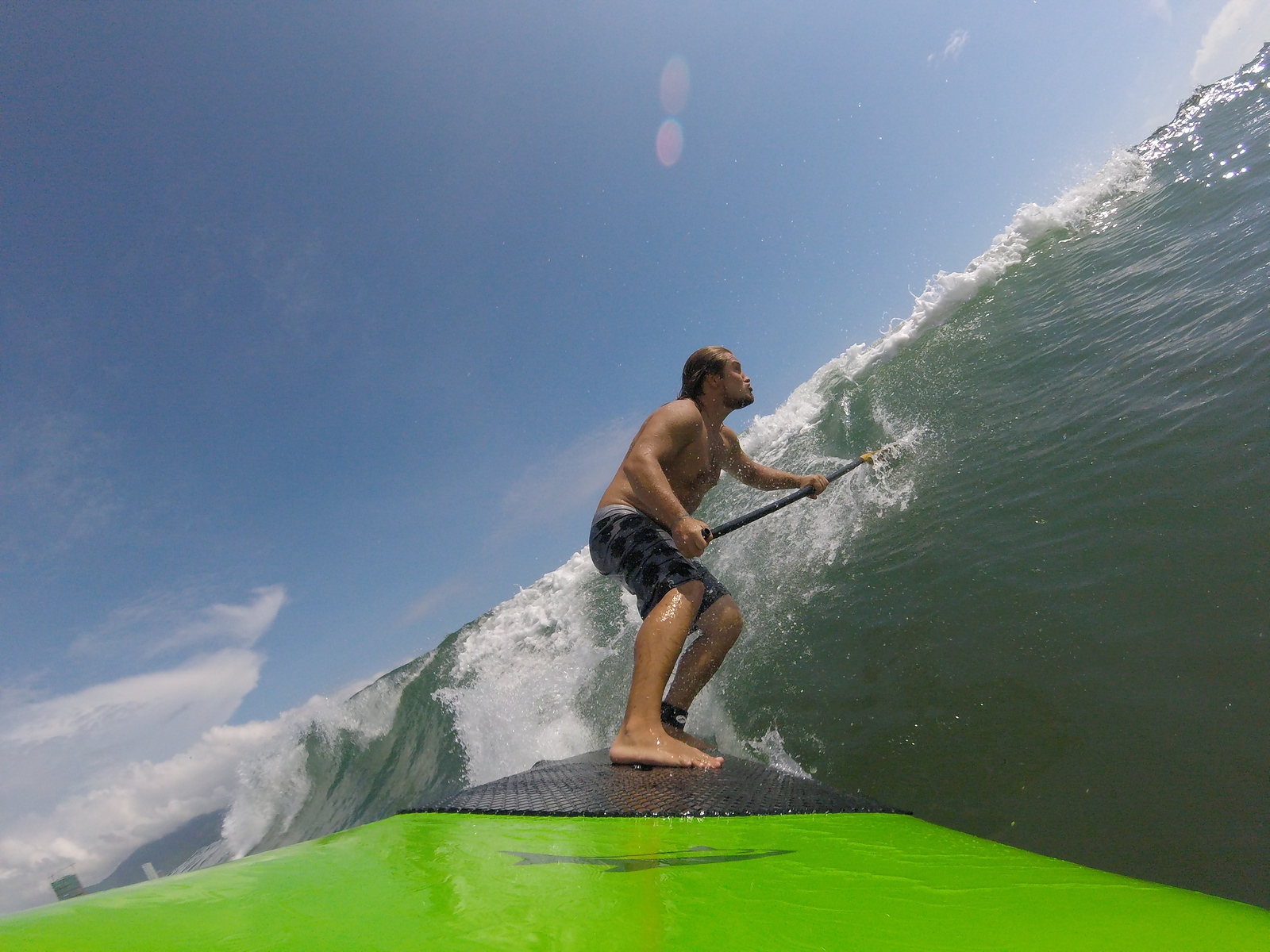 Sup surfing in Danang, My Khe / Da Nang