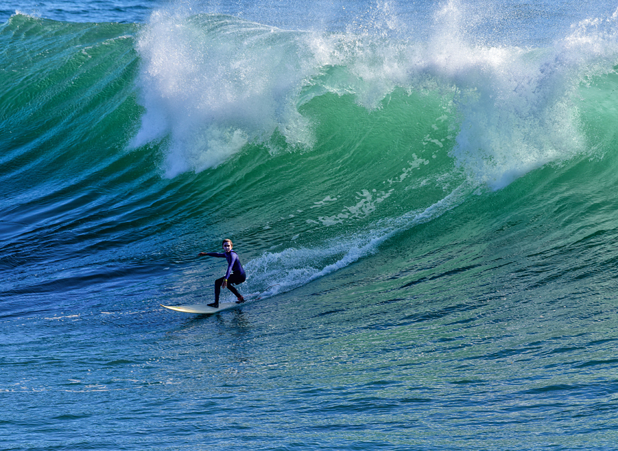 Ben surfs Middle Peak, Steamer Lane-Middle Peak
