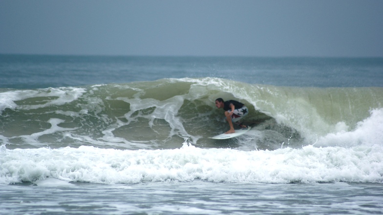 Local surffer, Praia de Palmas