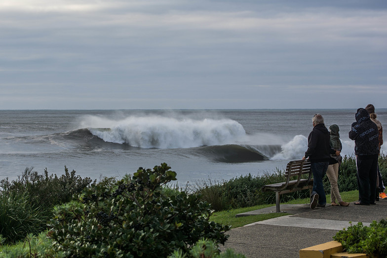 Crowd Pleasing, Cronulla Point