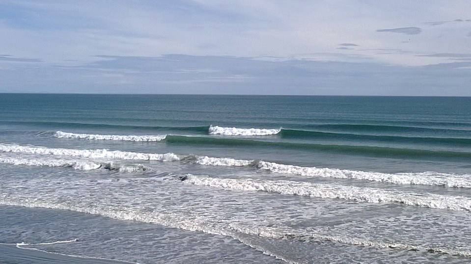 A few small lines at focky beach, Foxton Beach