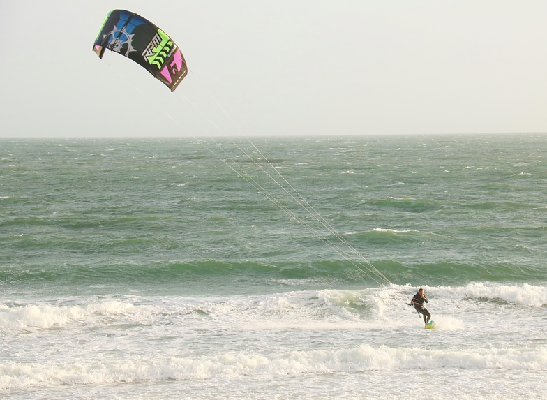 wild kitr-surfing, Bournemouth Pier
