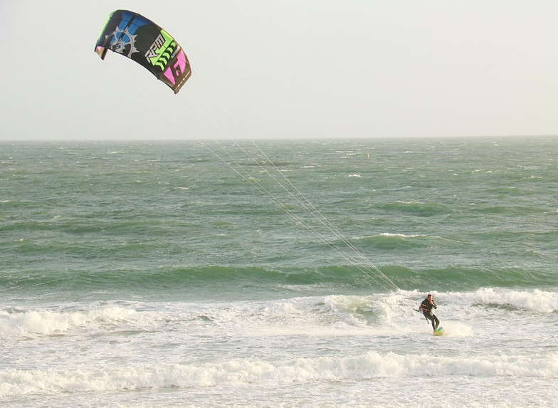 wild kitr-surfing, Bournemouth Pier